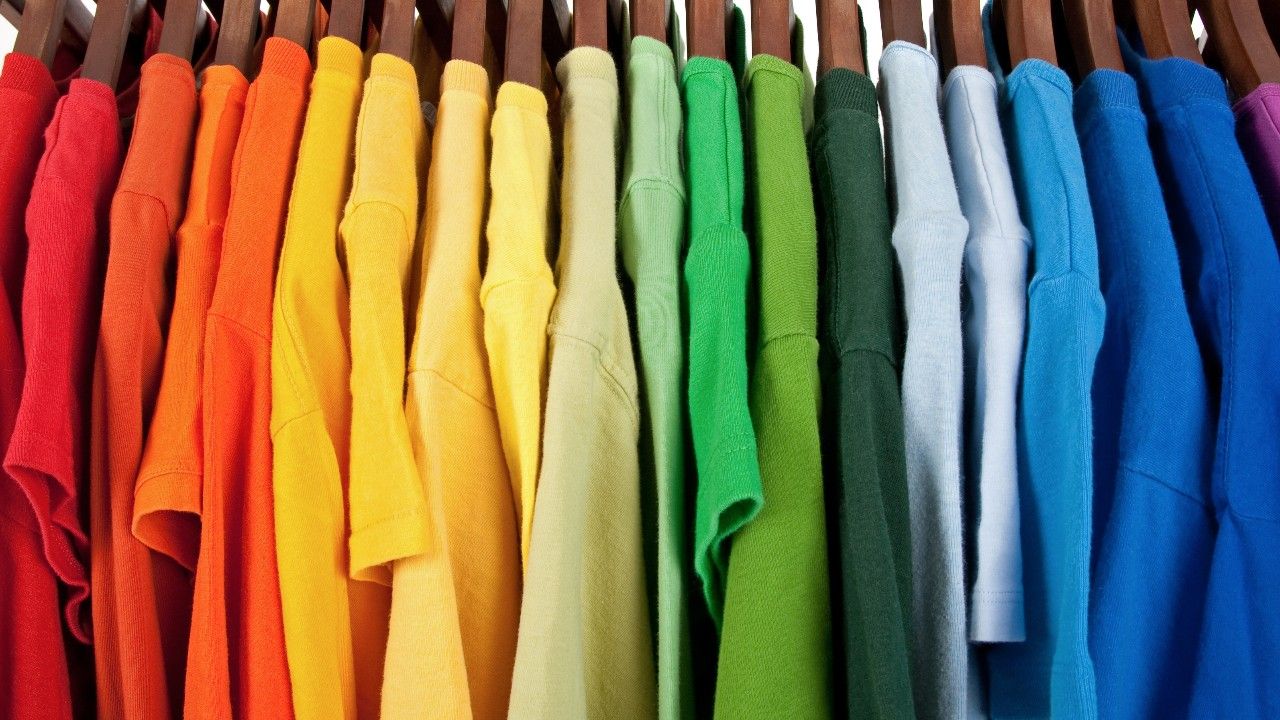 สีมงคลเดือนมีนาคม 2568 เช็กสีเสื้อมงคลประจำวัน หนุนดวง เรียกทรัพย์