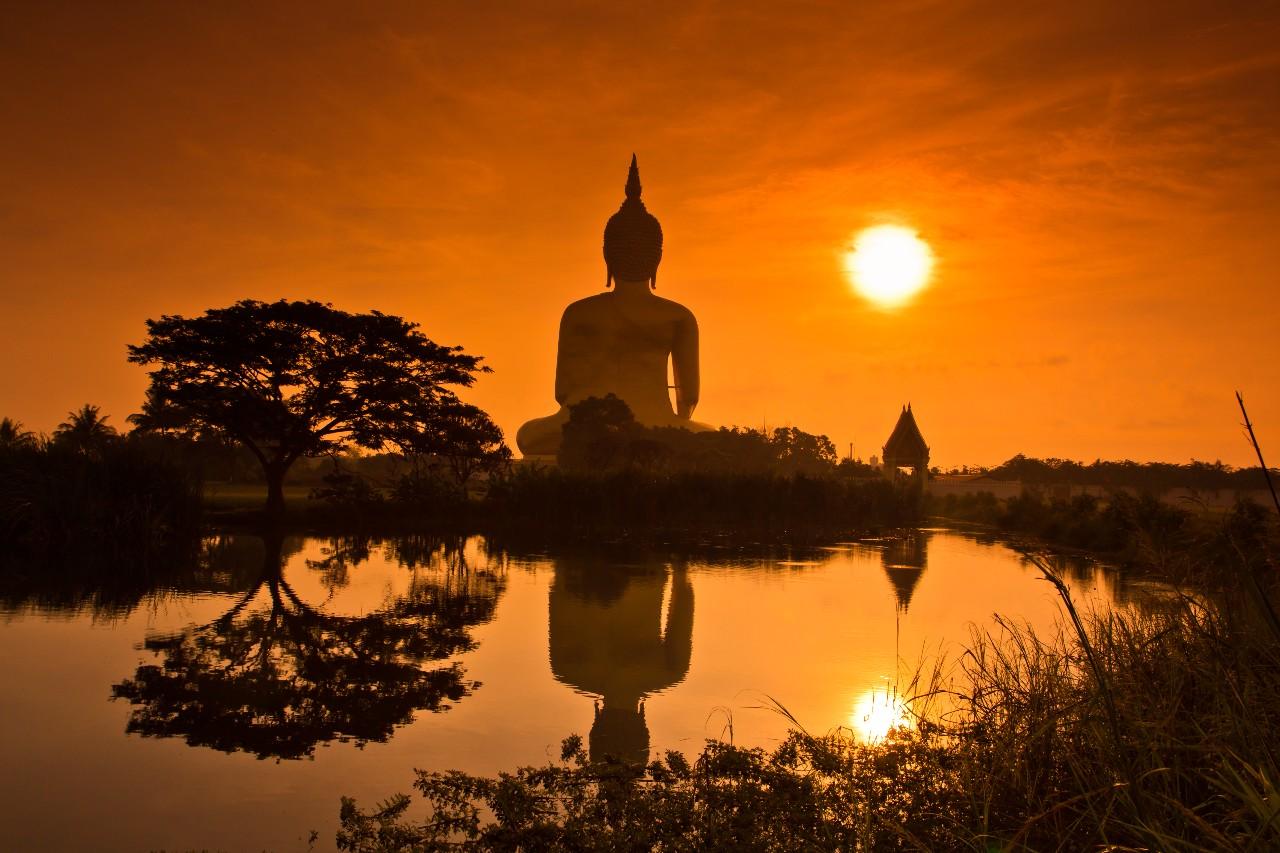 "ฝันเห็นพระ" รวม 15 คำทำนายฝันเห็นพระสงฆ์ พระพุทธรูป พระเครื่อง พร้อมเลขนำโชค